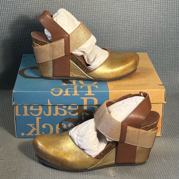 OTBT Women’s Rexburg New Gold Wedge Sandals Size 7.5 - Picture 1 of 11
